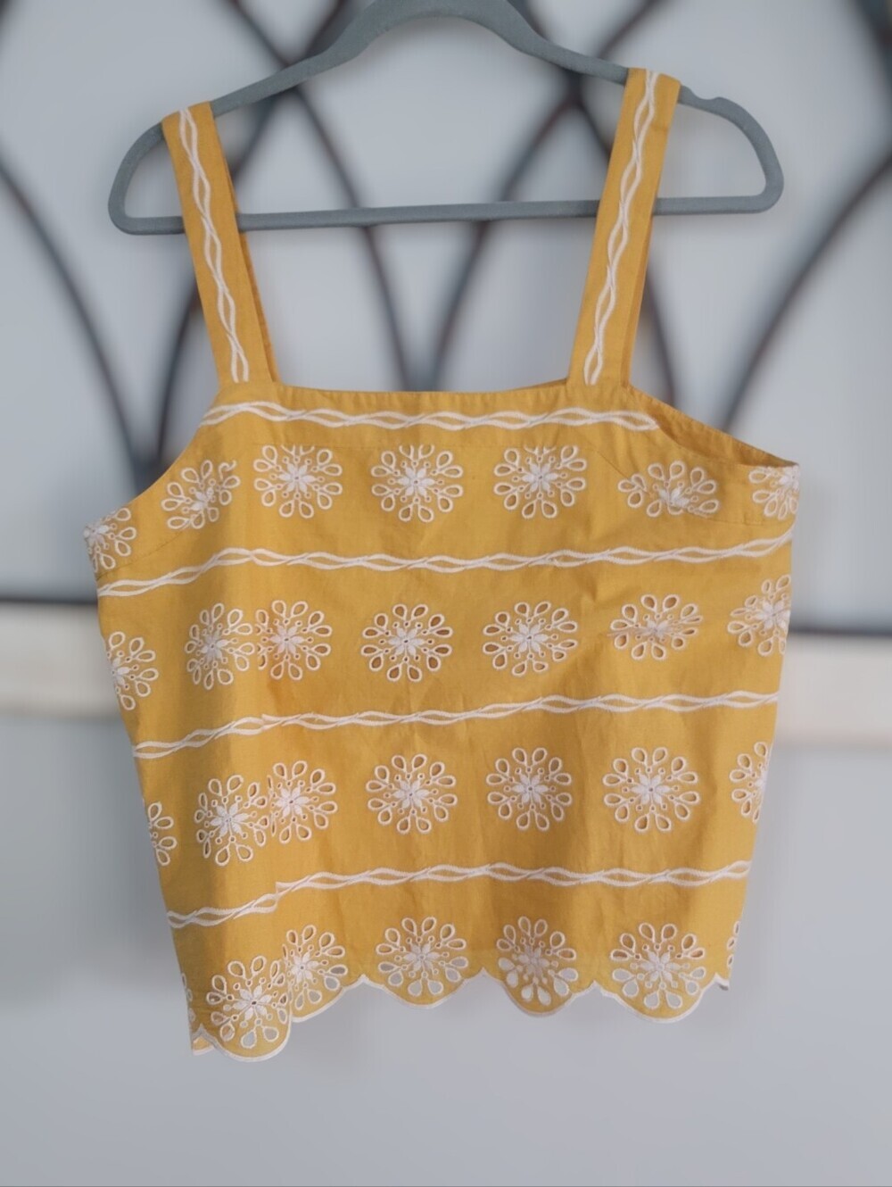 LOFT Yellow & White Embroiderd cotton Eyelet Tank Top With scalloped hem, Sz M